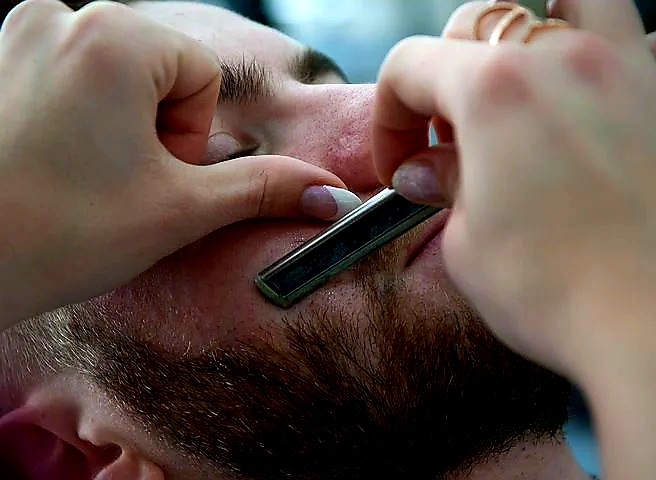 Muéstrame un hombre con un tatuaje y te mostraré una vida interesante.